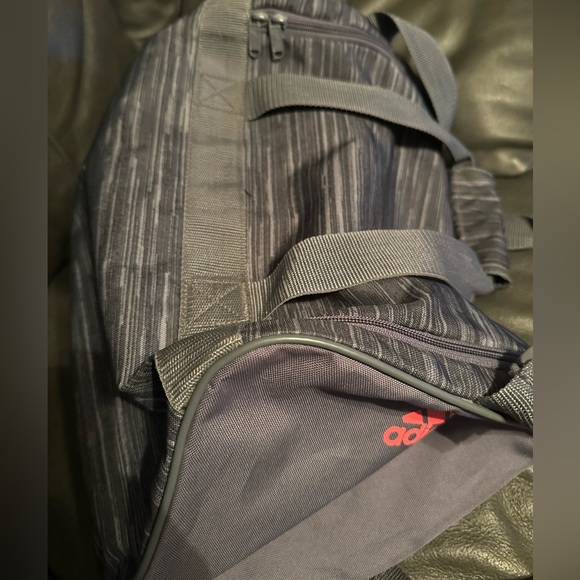 Adidas Medium Sized Pink & Grey Duffle Gym Bag long strap zippers - Picture 2 of 5